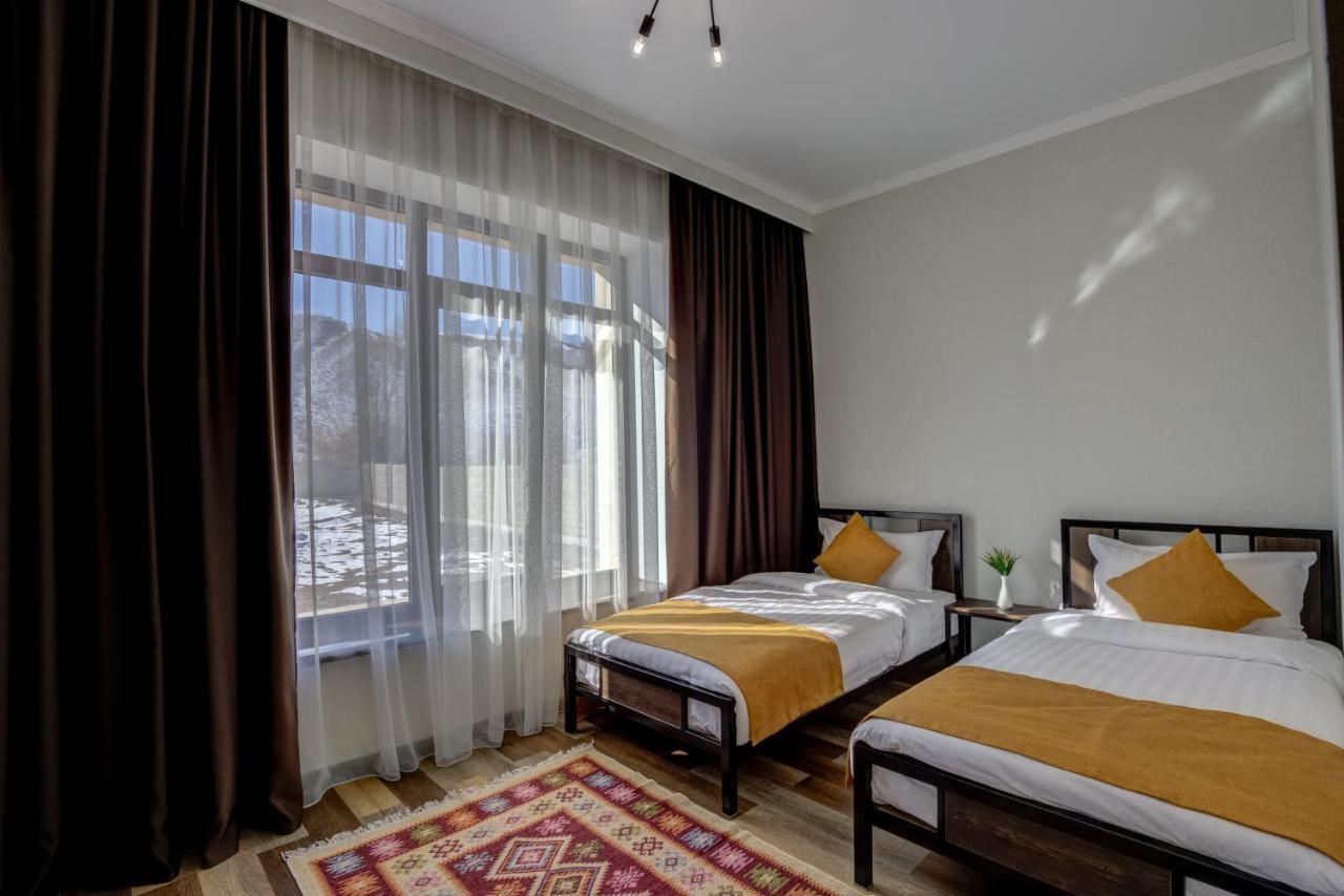 My Hotel Karakol Buitenkant foto